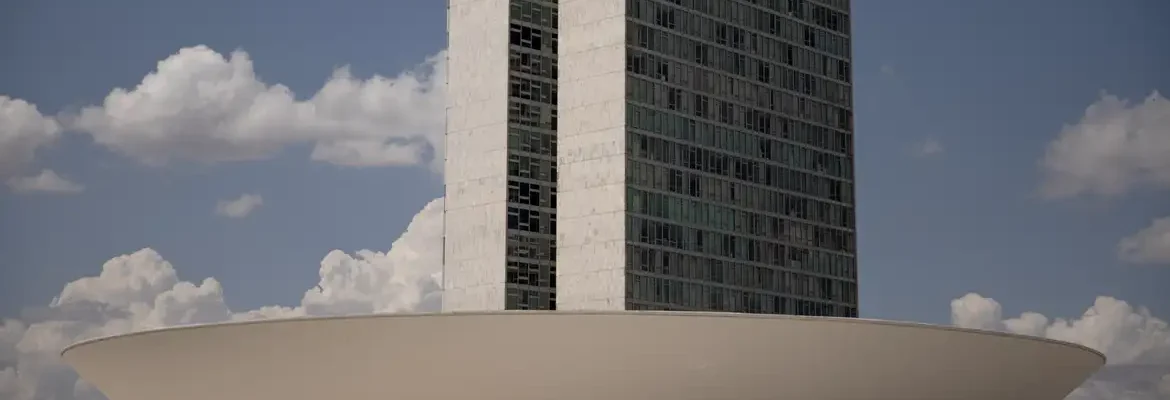 Câmara declara perda de mandato a 7 deputados e dá posse a substitutos