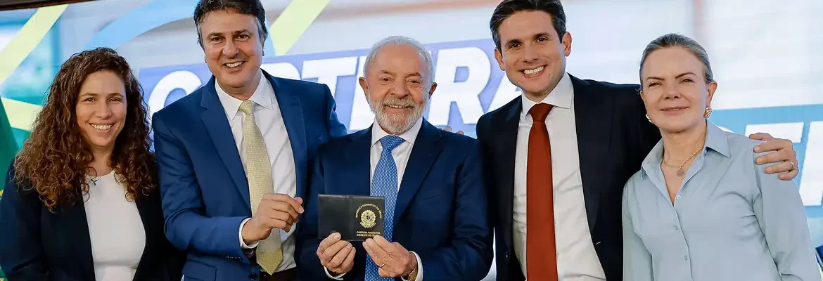 Lula sanciona lei que cria Carteira Nacional do Professor