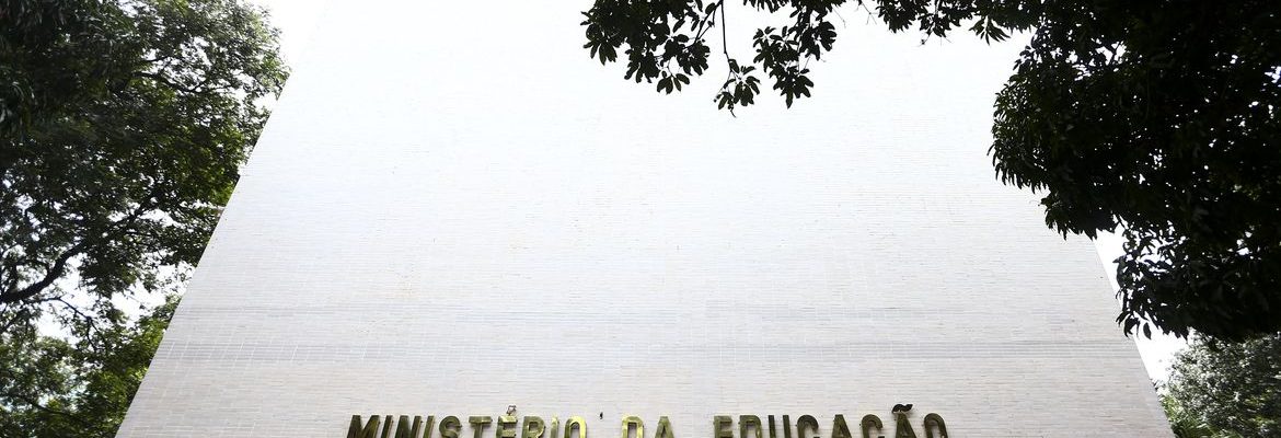 Sai lista de cursos superiores semipresenciais autorizados pelo MEC