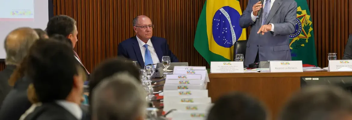 “Falta muito para se fazer”, diz Lula ao abrir reunião ministerial