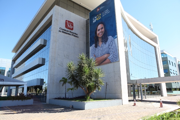 CNMP abre reclamação contra promotor por chamar advogada de ‘galinha’