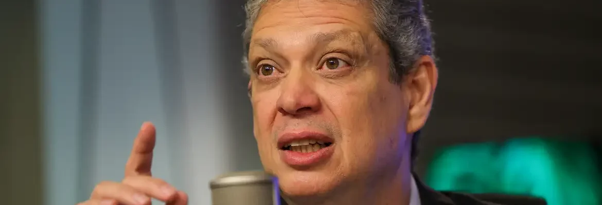 “Não vi como bronca”, diz Márcio Macêdo sobre cobrança de Lula