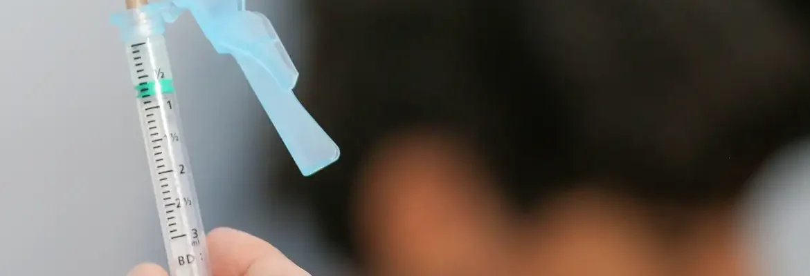 Dez estados já iniciaram a vacinação contra a dengue em crianças