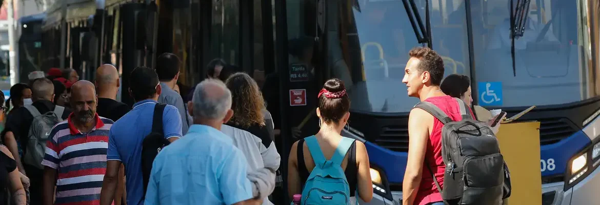 Setor de serviços cresce 0,5% de março para abril no país, revela IBGE