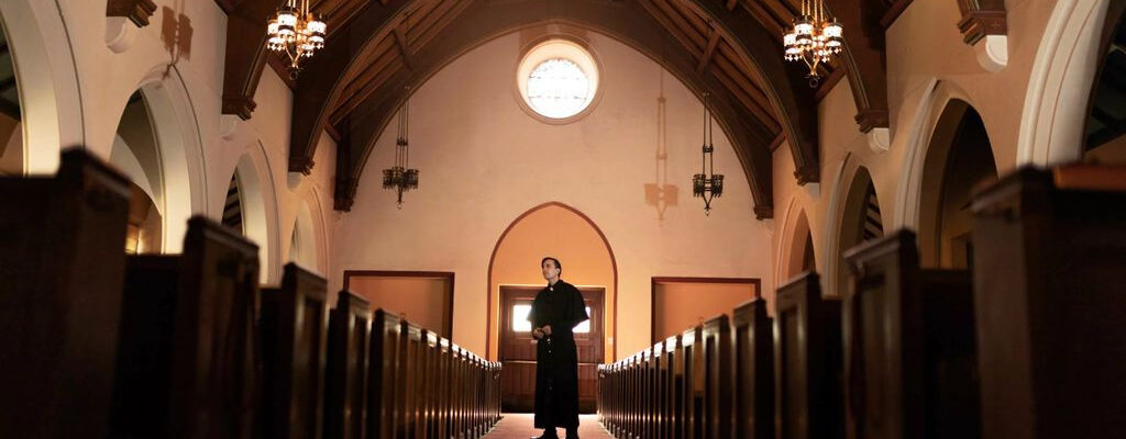 Idosa é proibida de frequentar igreja por dívida de dízimo no Oeste