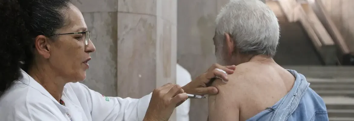 RJ: casos de covid-19 registram queda; atendimento por gripe aumenta