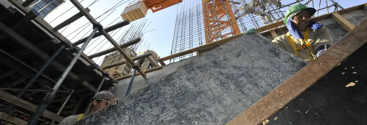 Confiança da indústria cai em abril, diz pesquisa da CNI