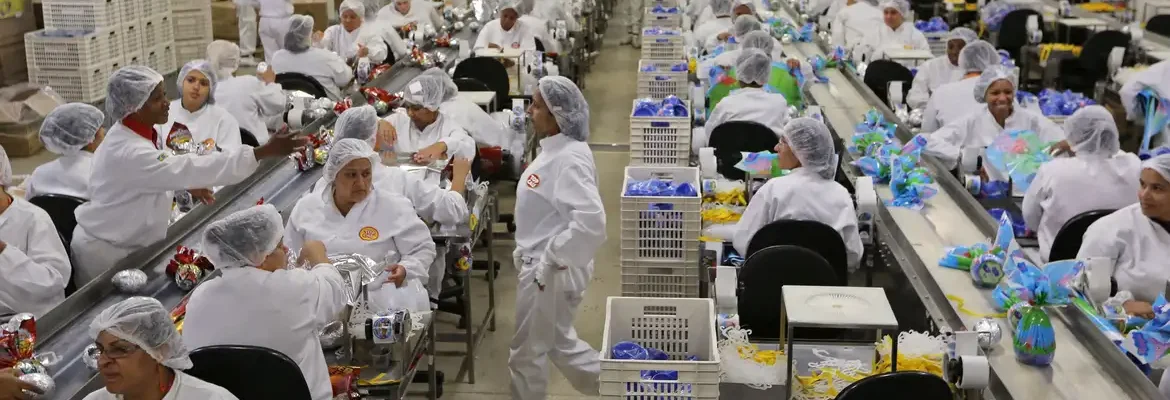 Produção da indústria recua 0,3% em fevereiro, revela IBGE