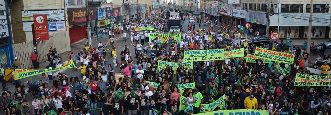 Livro analisa a disputa pelo espaço público por diferentes segmentos religiosos no Brasil contemporâneo