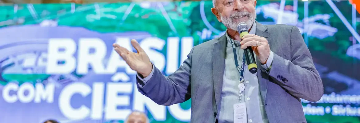 Lula critica governos anteriores por obras paralisadas
