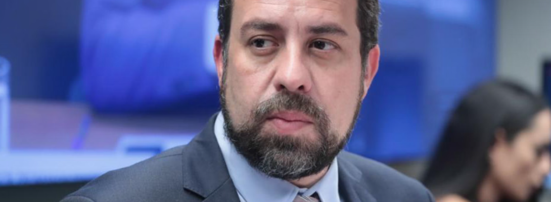 Boulos rompe com produtora e diz que linguagem neutra no hino foi ‘absurdo’