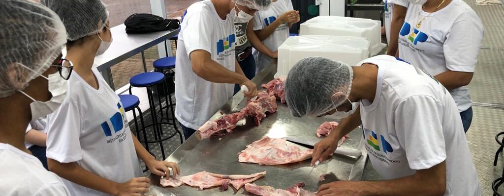 Governo de RO entrega mais duas escolas móveis para fortalecer cursos profissionalizantes