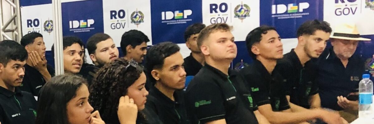 Estudantes de cursos voltados ao agro participam de workshop sobre economia verde, na Rondônia Rural Show Internacional