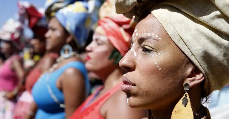 Conheça as políticas públicas que apoiam as mulheres no Brasil
