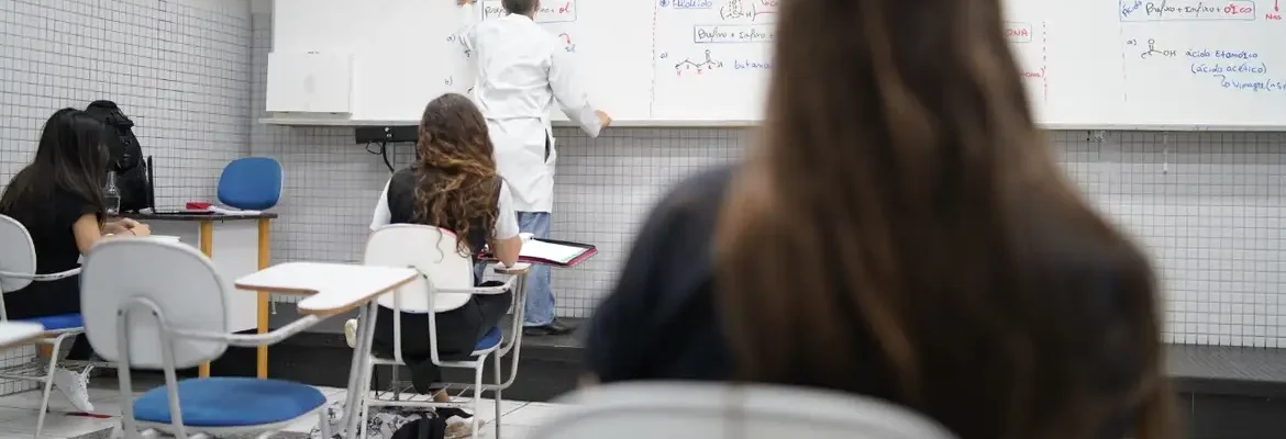 Programa Pé-de-Meia é bem recebido por estudantes e sociedade civil