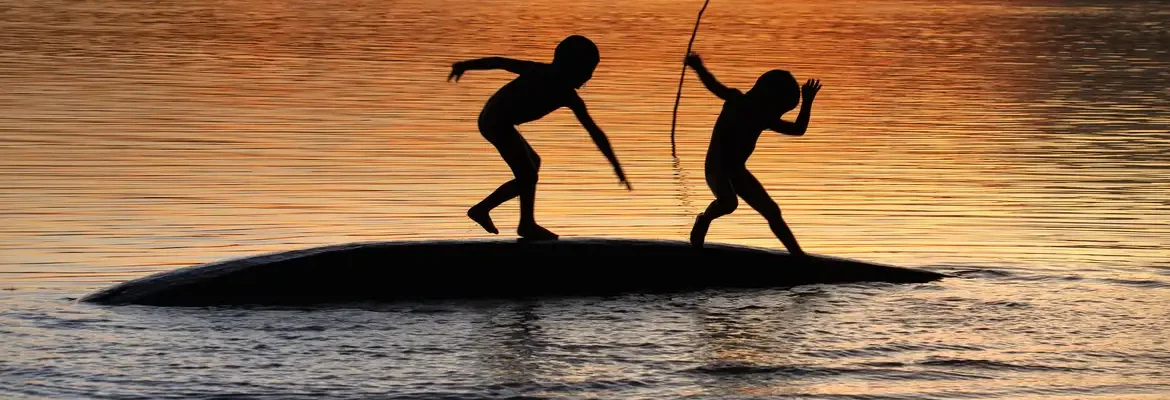 Livro de fotógrafo sobre crianças na Amazônia chega de graça a escolas