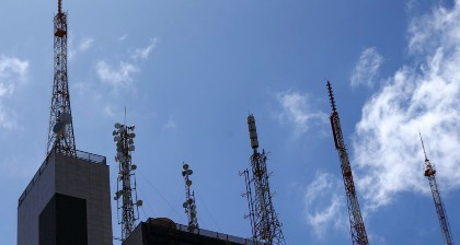 STF invalida exigência de licenciamento para torres de celular no RN