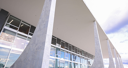 STF condena mais 15 pessoas por atos antidemocráticos de 8/1 e amplia denúncias contra outras 29