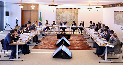 Presidente do STF e do CNJ se reúne com técnicos e procuradores para debater alto número de processos contra o poder público na Justiça