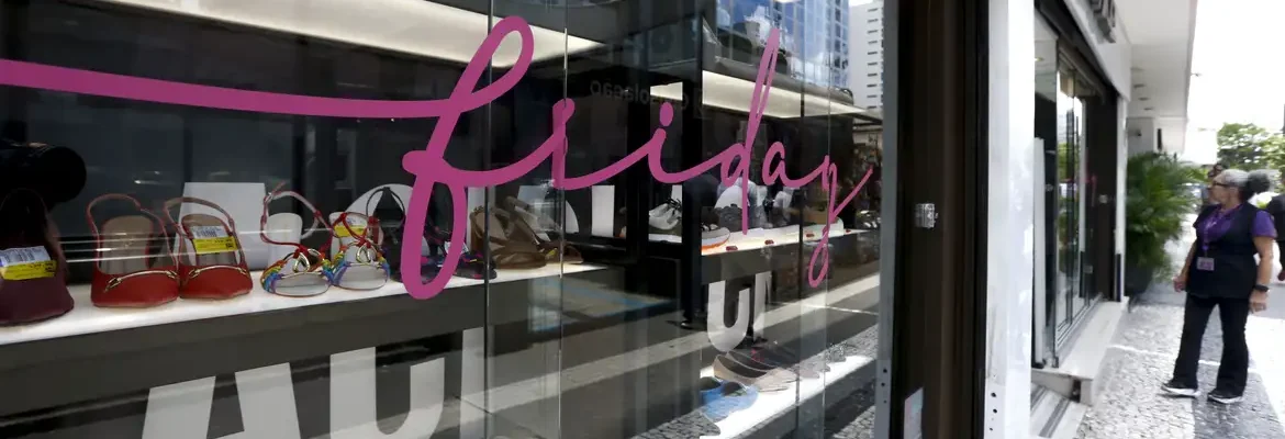 Varejo cresce 1% em fevereiro e atinge patamar recorde, diz IBGE