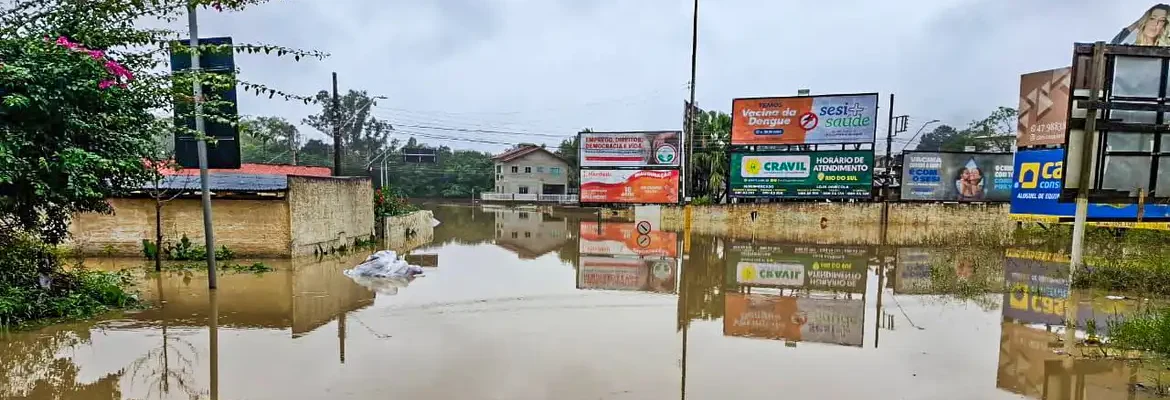 Chuvas em Santa Catarina obrigam 925 pessoas a abandonar casas