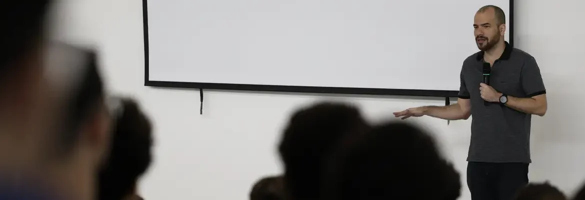Matemática é estudo, prática, persistência e sorte, diz medalhista