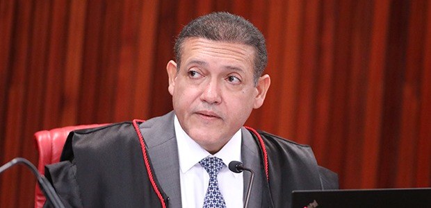 Compete à Justiça Eleitoral julgar ataques a cônjuges de candidatos, decide TSE