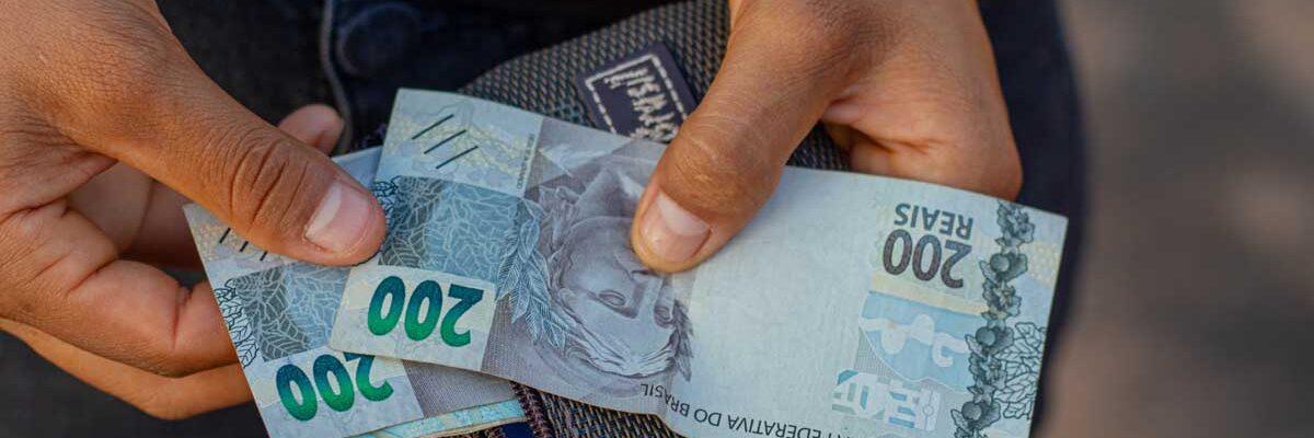 Salário mínimo previsto para 2025 é de R$ 1.502,00