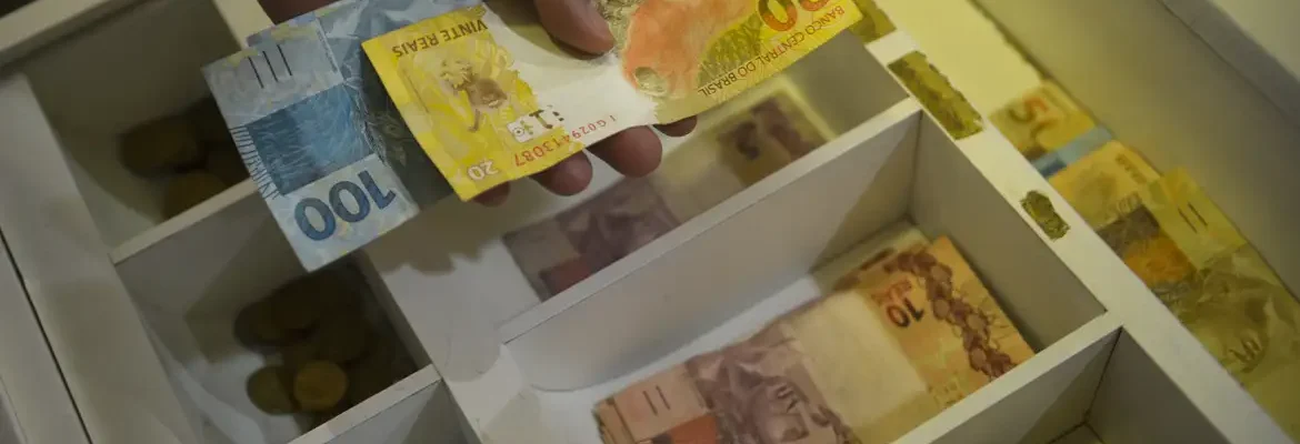 Caixa libera abono do PIS/Pasep para nascidos em março e abril