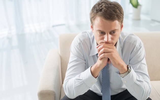 Estudo de Harvard revela o principal motivo da tristeza no local de trabalho