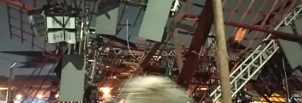 Quatro pessoas seguem internadas após queda de teto em casa de show