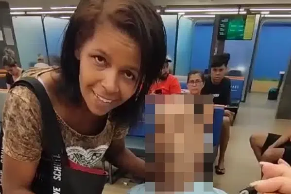 Juíza recebe denúncia e solta mulher que levou tio morto ao banco no Rio