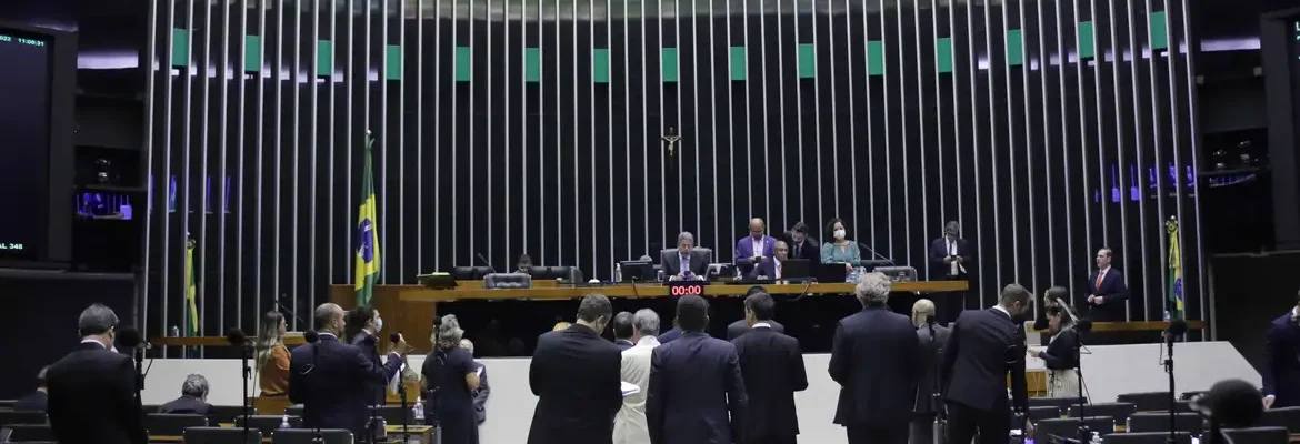 Texto que permite Mesa da Câmara suspender deputado será votado hoje