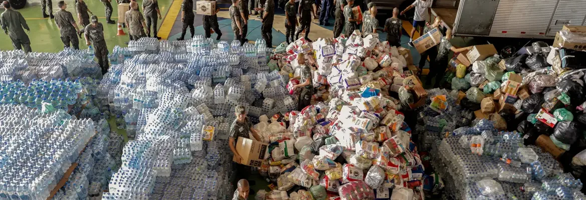 Brasilienses fazem fila para doações a vítimas das enchentes no RS