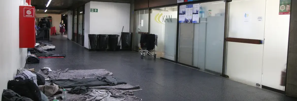 Em pleno Ramadã, afegãos continuam acampados no aeroporto de Guarulhos