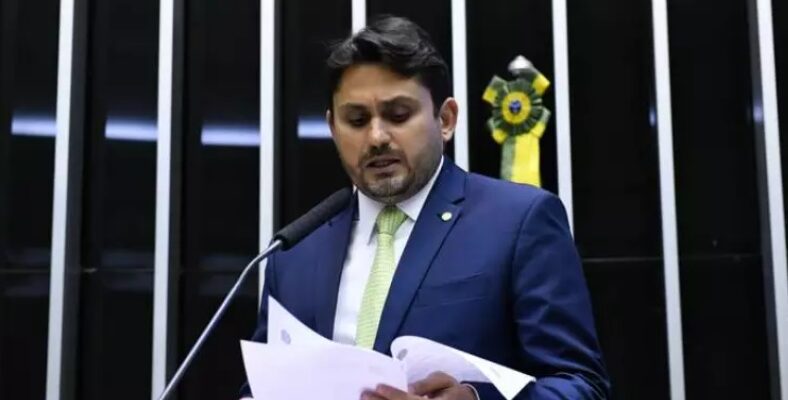 “Ação política e previsível”, diz Juscelino Filho, ministro de Lula indiciado pela PF