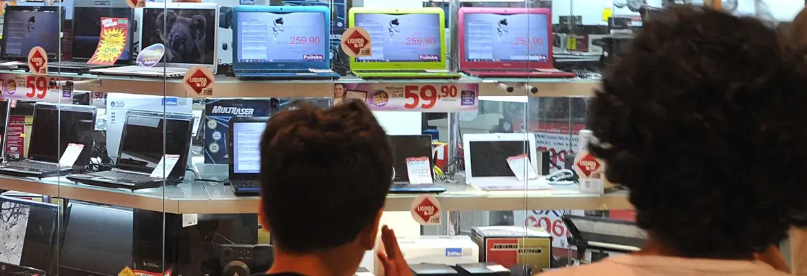 Vendas do comércio ficam estáveis em março, revela pesquisa do IBGE