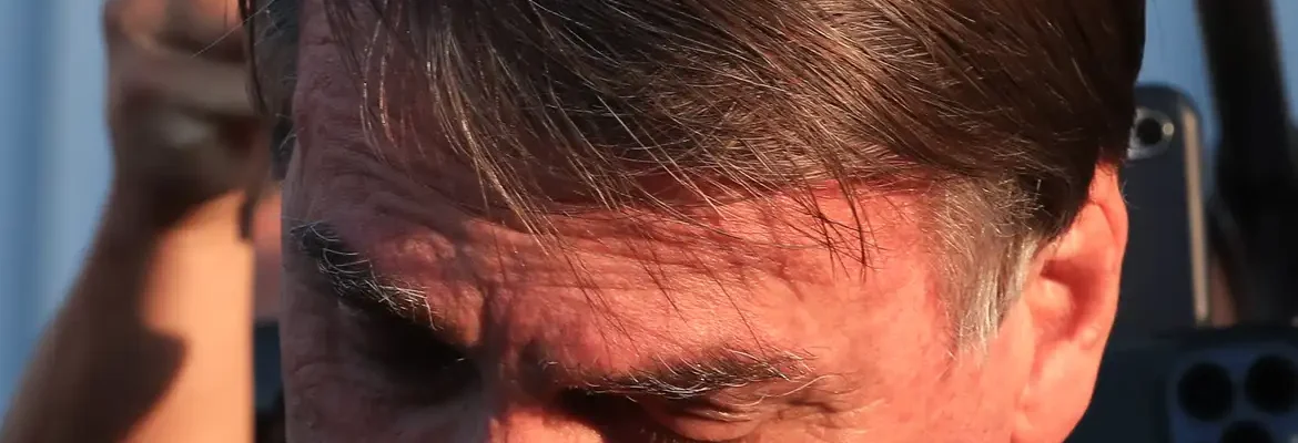 Moraes dá 48h para Bolsonaro explicar estadia na embaixada da Hungria