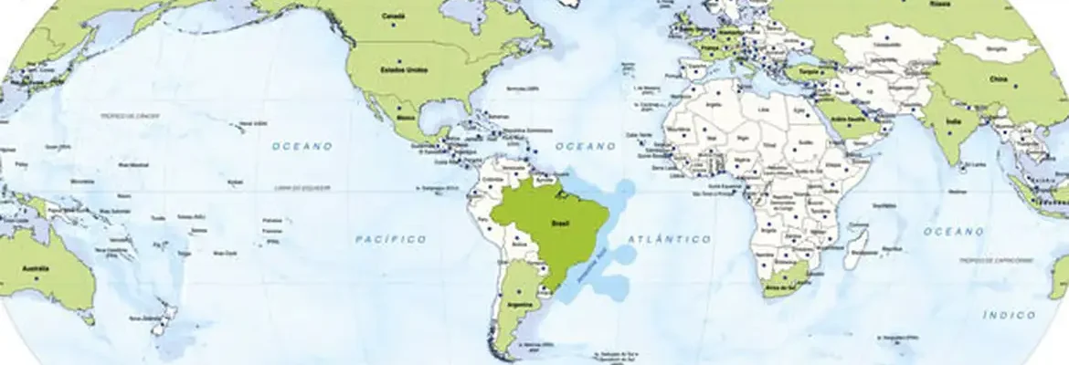 IBGE inicia venda do mapa-múndi com o Brasil no centro