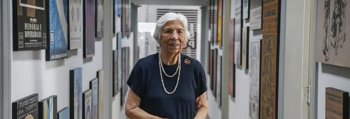 Pioneira na física, professora lembra carreira de quase 70 anos na USP