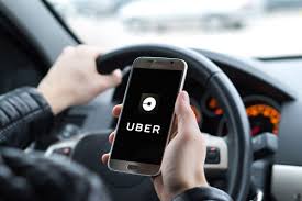 Uber é condenada a indenizar passageiro que teve mala extraviada