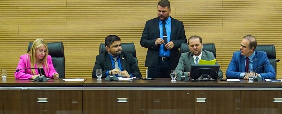 Assembleia Legislativa aprova aumento salarial para servidores da Educação