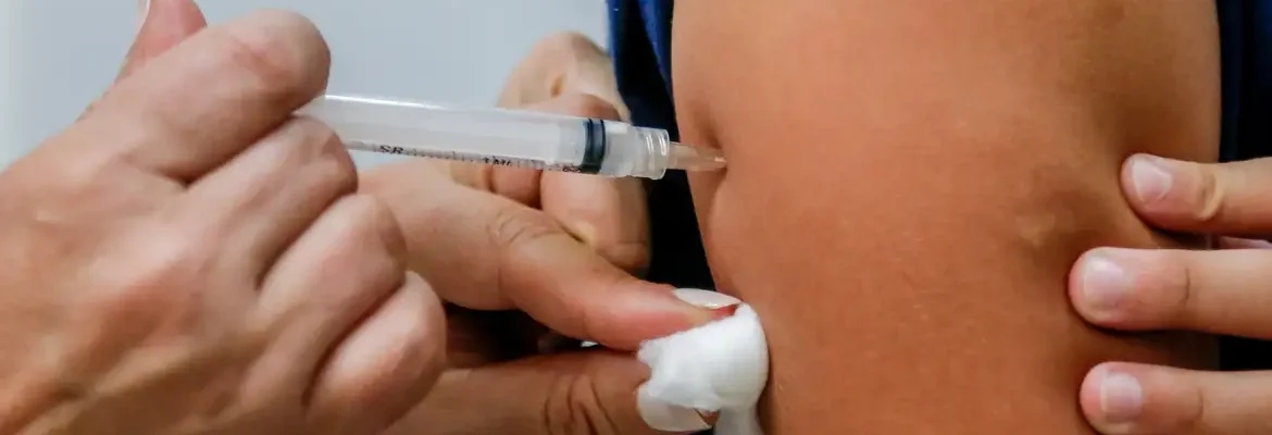 Entidades médicas recomendam vacinação de vítimas e socorristas no RS