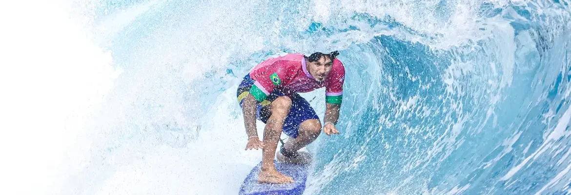 Jogos de Paris: Medina supera Chumbinho e está nas semifinais do surfe